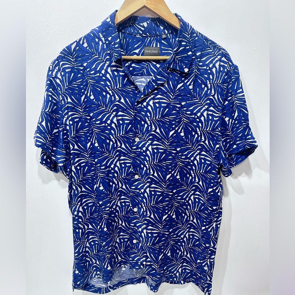 Dan John Tropical Leaf Print 100% Viscose Short‎ Sleeve Button-Up Shirt Size M